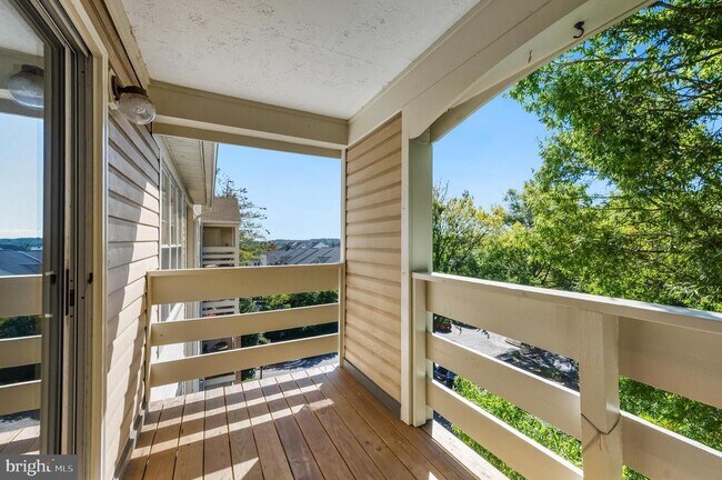 Building Photo - 240 S Reynolds St