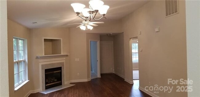 Building Photo - 5473 Harris Cove Dr