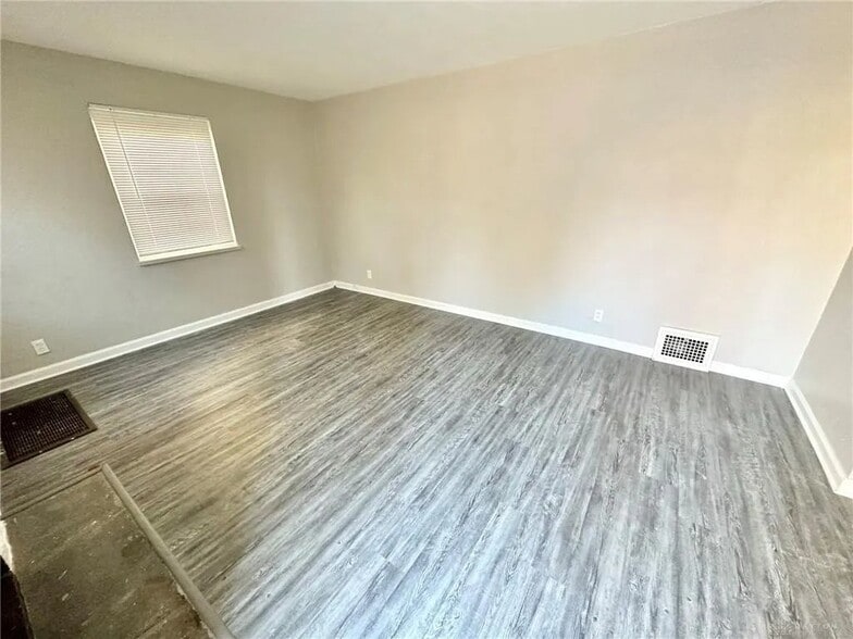 Building Photo - 2714 Holmes Ave