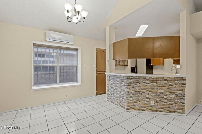 Building Photo - 12072 Autumn Gate Dr