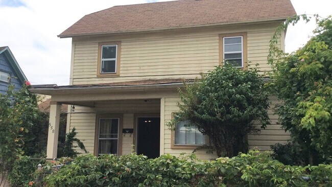 Primary Photo - Huge West University 6 bed/3 bath/2 kitche...