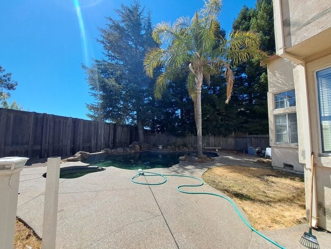 Building Photo - Expansive Oasis with a Guest House, Pool, ...