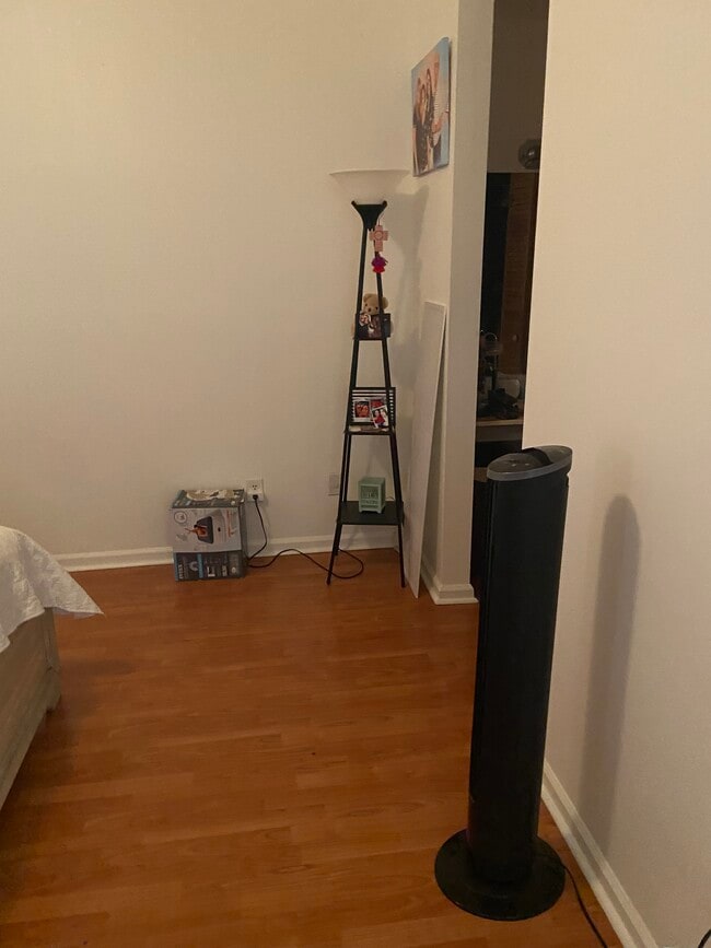 Building Photo - 9641 Riverside Dr