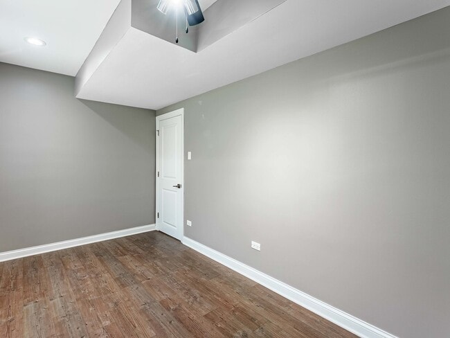 Building Photo - 555 N Lawler Ave