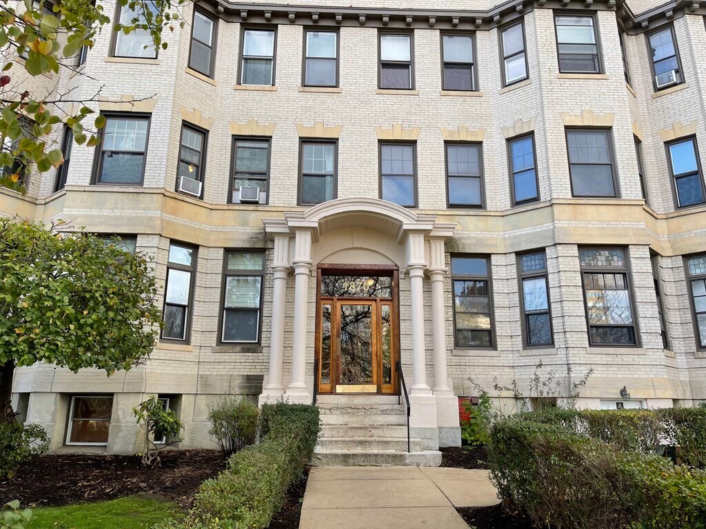 Building Photo - 1870 Commonwealth Ave