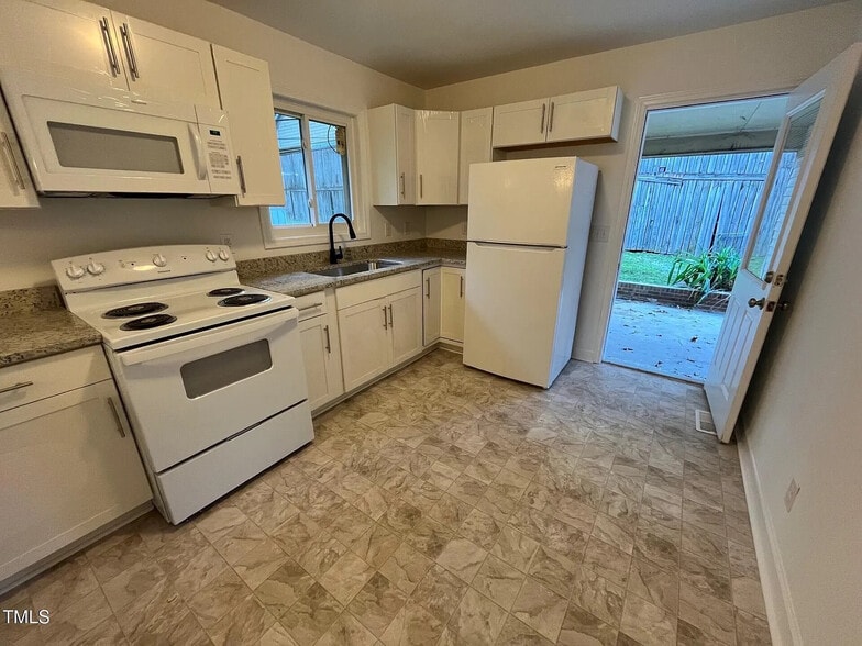 Building Photo - Room in House on Forge Rd