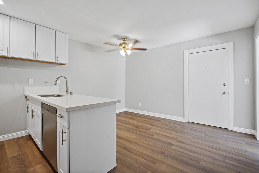 Building Photo - 8601 International Ave