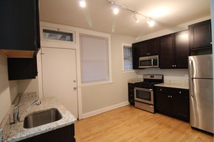 Building Photo - 5340 N Paulina St