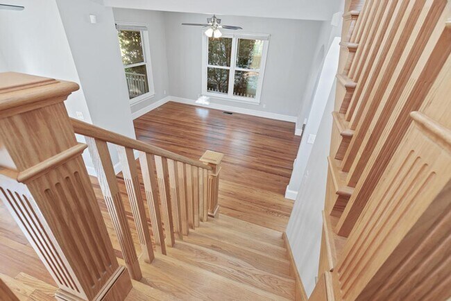 Building Photo - 313 St George St