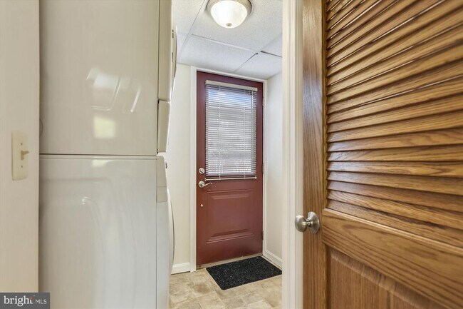 Building Photo - 6403 Tone Dr