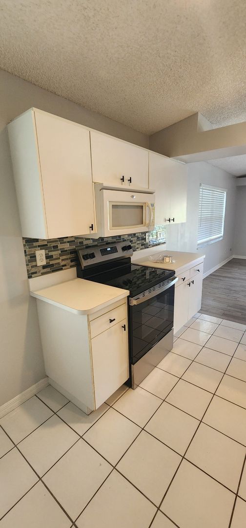 Building Photo - Single Family Home