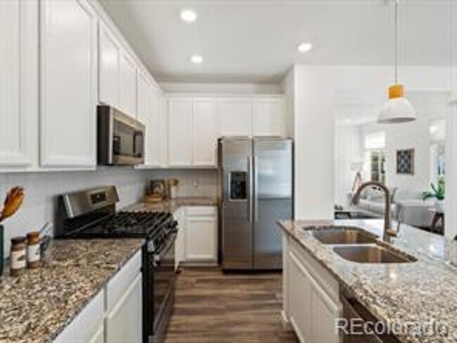 Building Photo - ***Beautiful 4 bed 3 bath nearly-new home ...