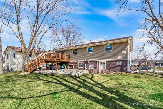 Building Photo - 930 Cornell Ln