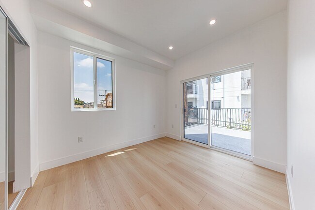 Building Photo - 1063 S Corning St