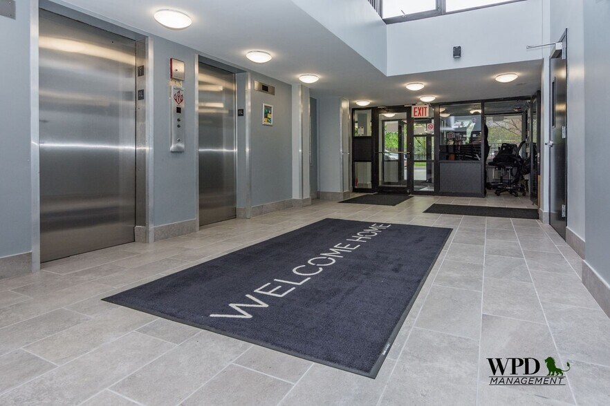 Primary Photo - 6521 S Lowe Ave