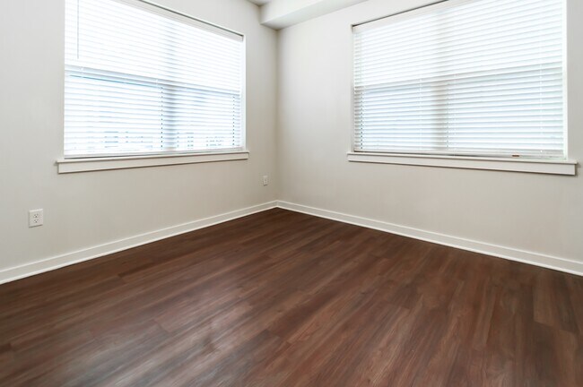 Building Photo - 605 Whitham Ave