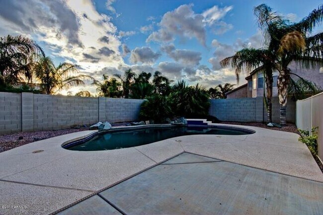 Building Photo - COMING SOON!! 5 bed 3 bath, 3000 + SFT with pool in Carino Estates, Chandler