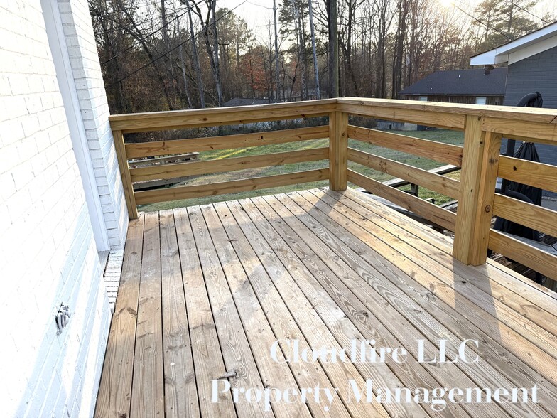 Building Photo - 213 James Cir