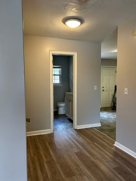 Building Photo - 406 Missionary Ave