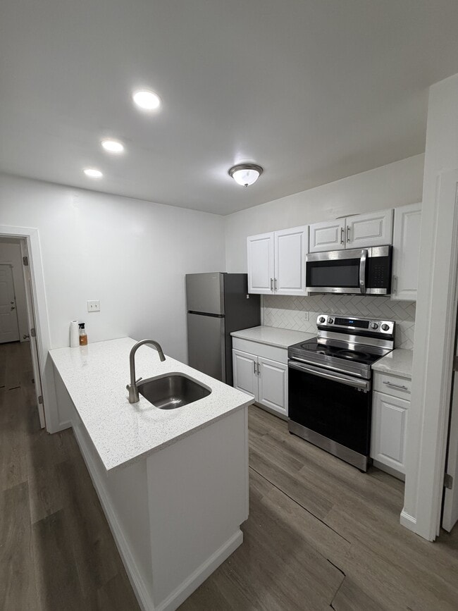 Primary Photo - 3204 Cecil B. Moore Ave