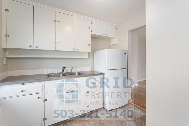 Building Photo - Charming 2BR House with Garage & Private Patio in Vancouver!