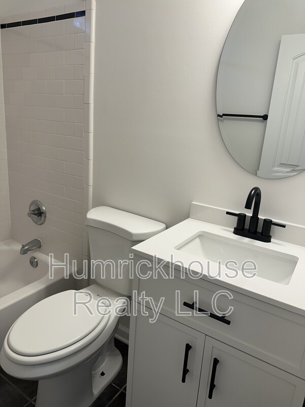 Building Photo - 5225 Valley Stream Rd