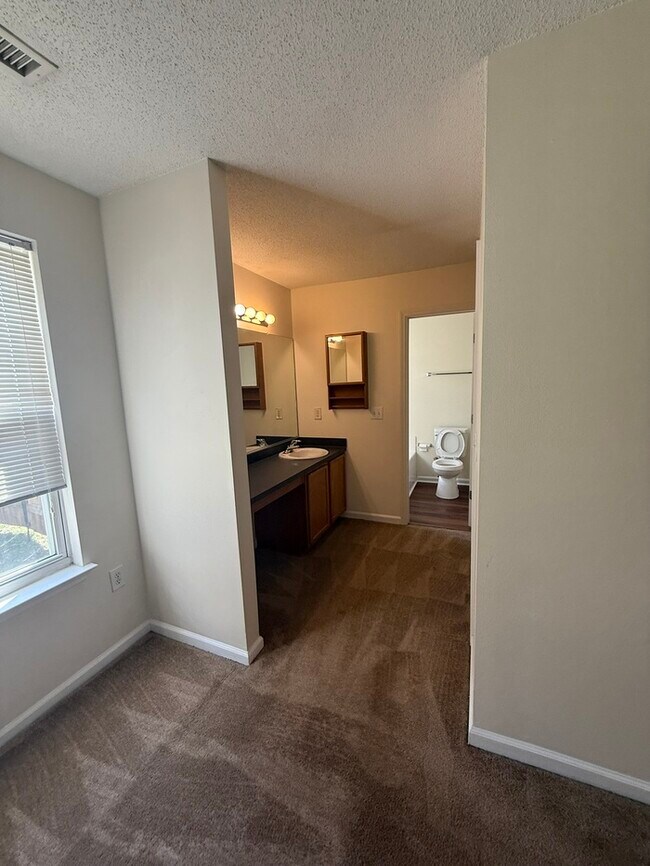 Building Photo - Newly renovated ranch home