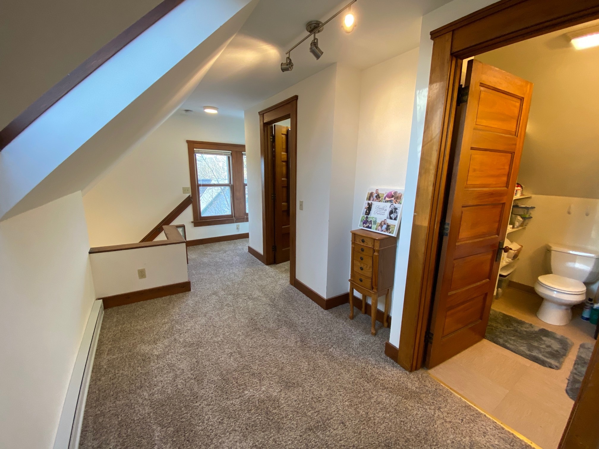 Building Photo - 2104 E Mifflin St