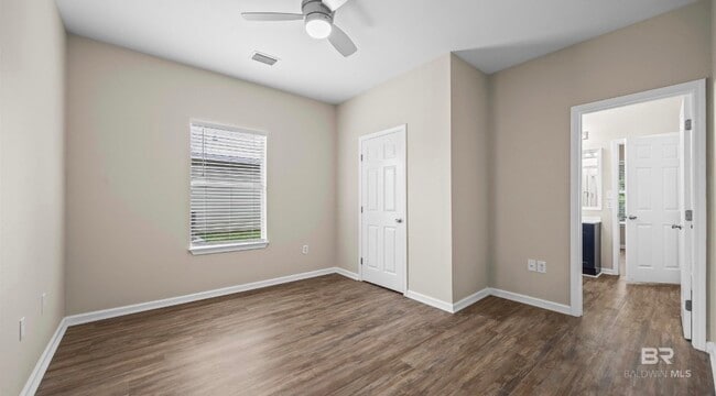 Building Photo - 525 W Rose Ave