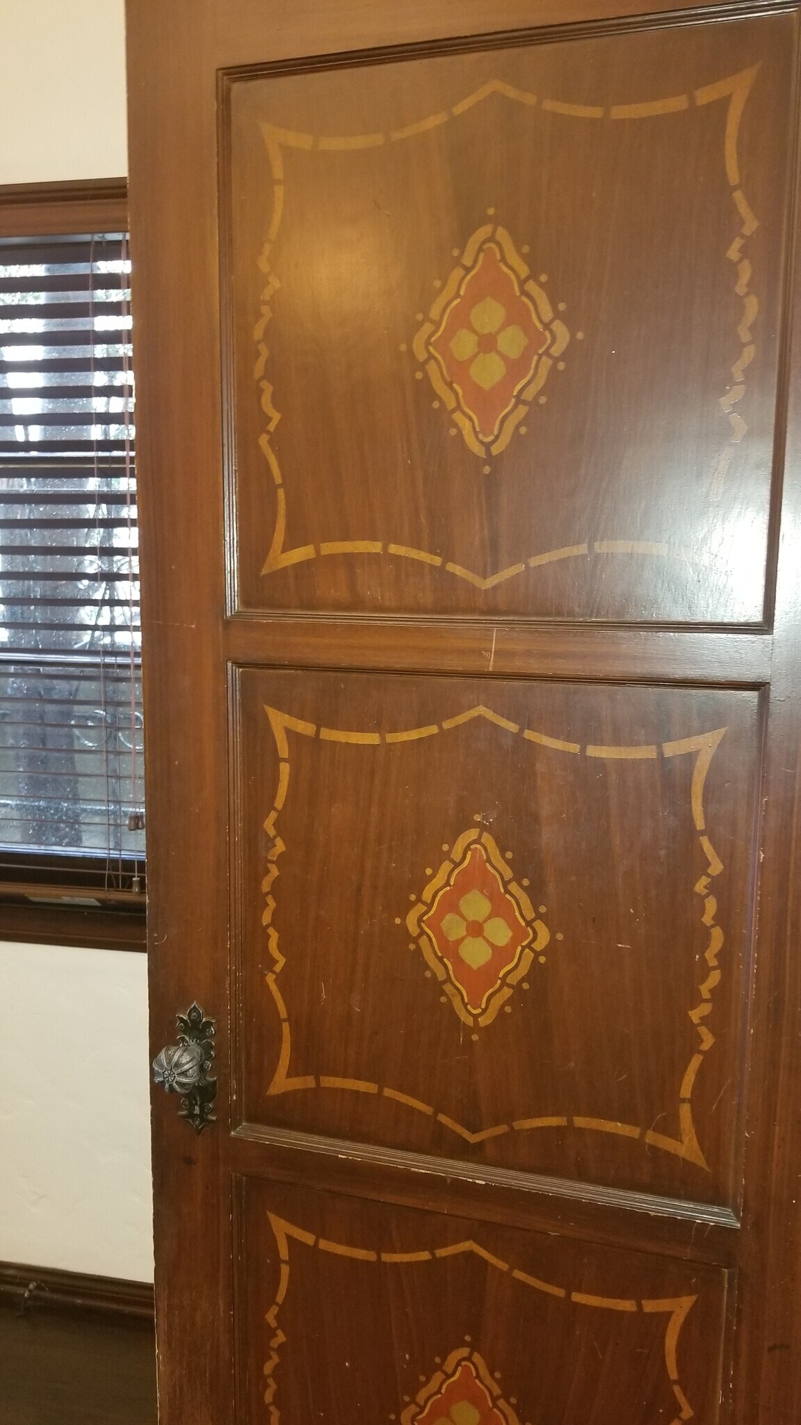 Building Photo - 1322 S Cloverdale Ave