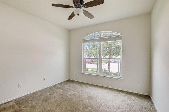 Building Photo - 5912 Sardinia Dr