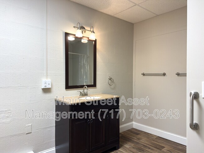 Building Photo - 100 S Front St