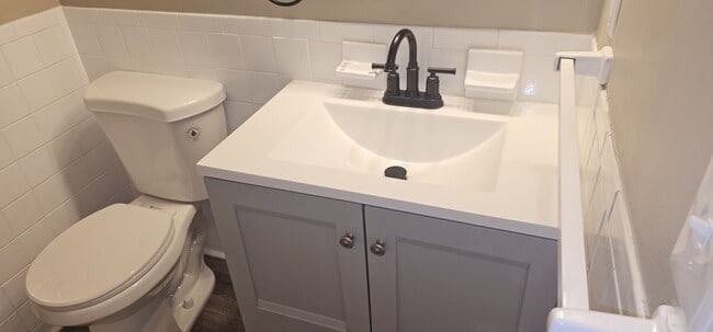 Building Photo - Move in special - Newly Renovated SF in North KC