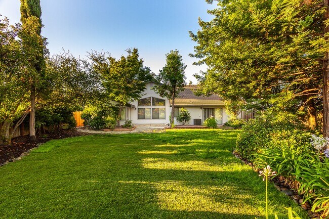 Building Photo - 11859 S Carson Way