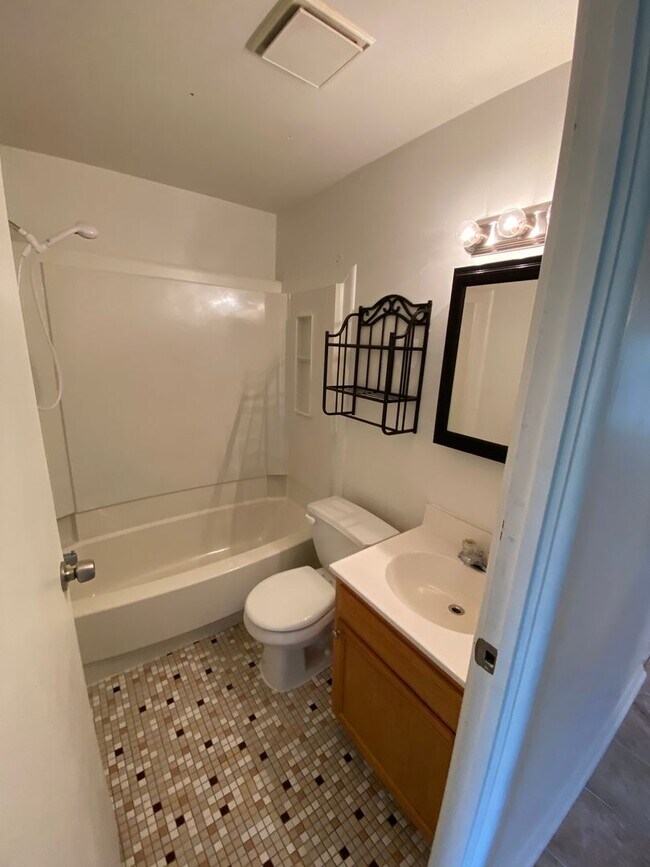 Building Photo - Lovely One Bedroom Apartment in Mount Joy!