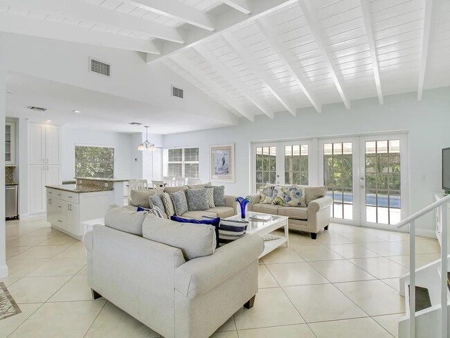 Building Photo - 1310 Manor Dr