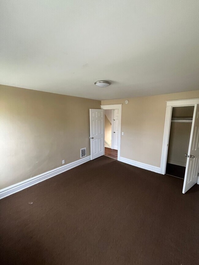 Building Photo - 201 Rosewood Terrace