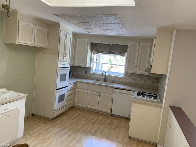 Building Photo - 4 br, 2 bath House - 1537 Heartwood Drive