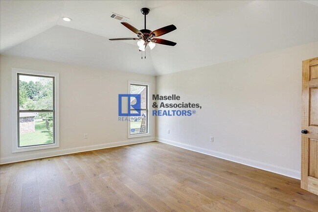 Building Photo - 206 Glen Trail