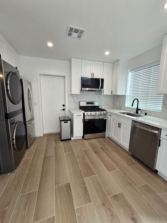 Building Photo - 1bd/1ba near Laguna Lake
