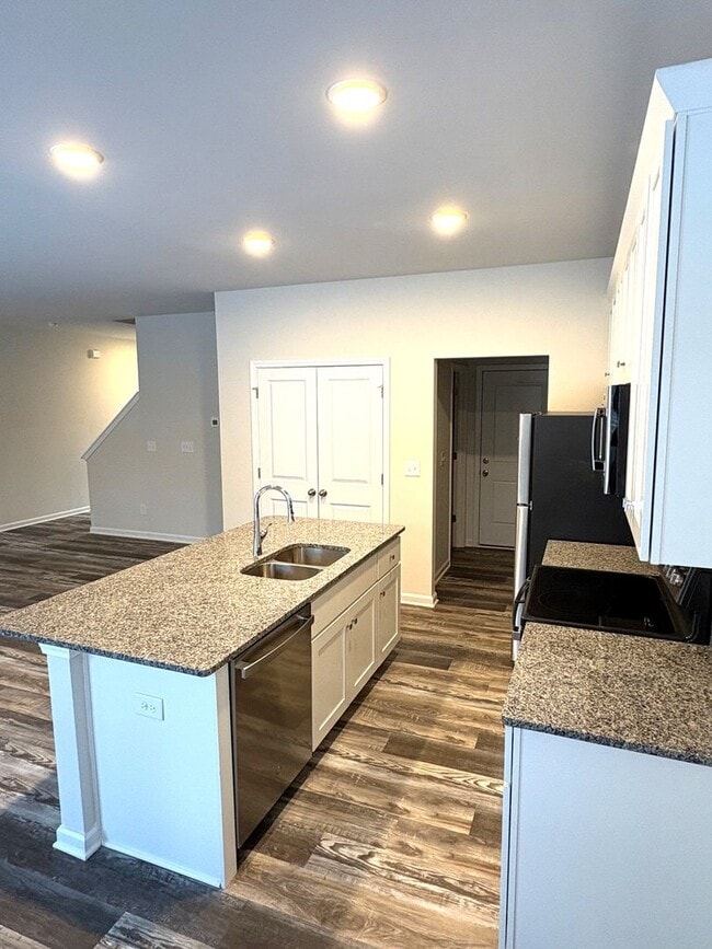 Building Photo - Stunning 3BR 2.5BA Home in Mooresville • 2 Car Garage