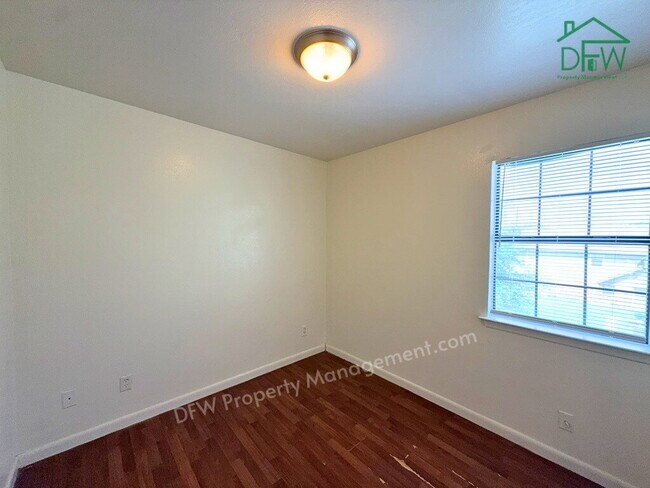 Building Photo - 2-Bed, 1.5-Bath Townhome in Celina ISD - W/D Connections