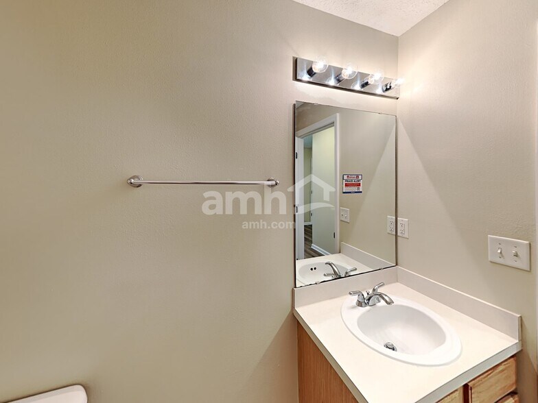 Building Photo - 11501 Brian Lakes Dr N