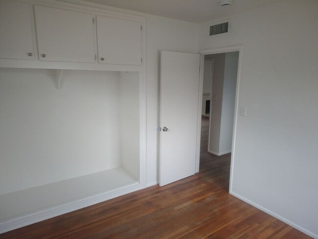 Building Photo - 3 Bedroom 1 Bathroom Home in Benton Park Available!