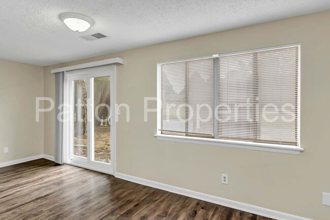 Building Photo - Point Arcadia Townhome