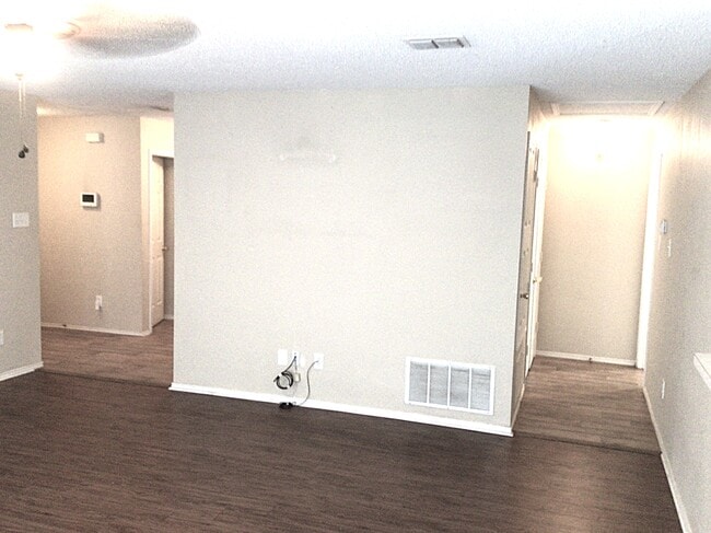 Building Photo - 1012 Hampton Dr