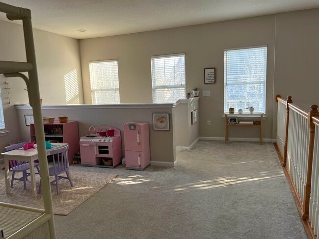 Building Photo - 2476 Lantana Ln