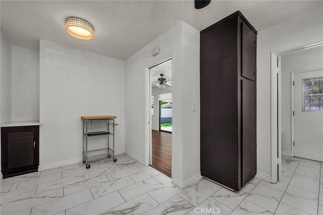 Building Photo - 6139 Tampa Ave