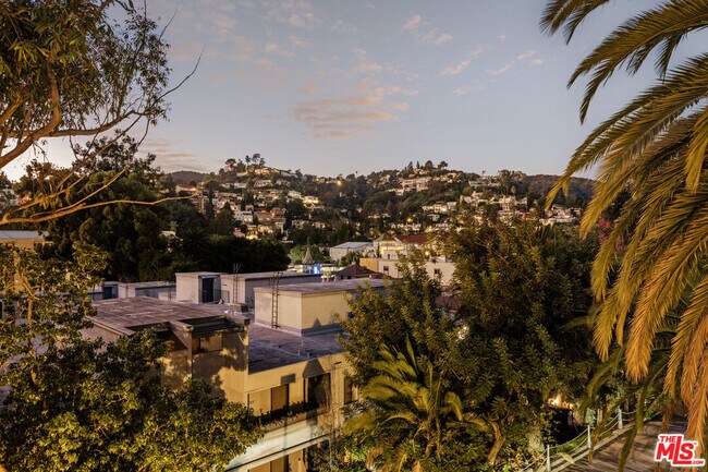 Building Photo - 2002 N Las Palmas Ave