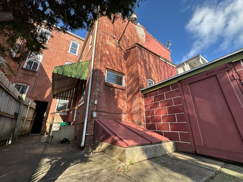 Building Photo - 139 Coral St